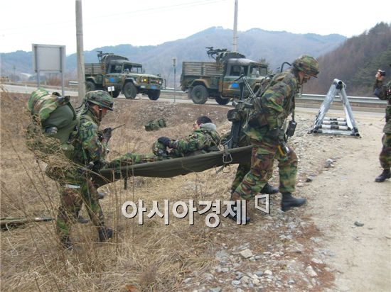 마일즈 신호음이 두 번 울리면 경상, 세 번 울리면 중상, 긴소리는 사망으로 각각 처리된다. 사망한 자는 헬멧을 벗고 지휘본부로 돌아가고 중상, 경상자는 치료를 받기 전까지 소총이 발사되지 않는다.