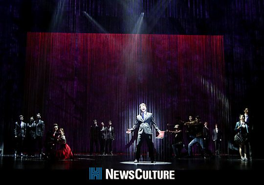 ▲ 뮤지컬 ‘그날들(연출 장유정)’ 공연장면 중 정학(가운데 민영기 분)이 절규하고 있다.(뉴스컬처) ©박남희 기자