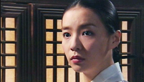 2002년-2003년 KBS2 드라마 '장희빈'에 등장한 인현왕후(박선영 역)