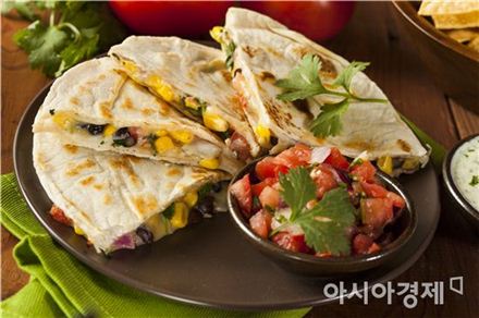 토르티아 (Tortilla)는 멕시코의 대표 음식인데 고칼로리로 알려져있다.