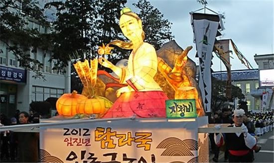 제주도 탐라국 입춘굿놀이 축제에 나온 자청비 등 모습(사진=연합뉴스)