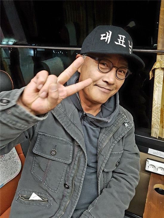 요즘 개봉 영화에 안 나오면 이상한 남자