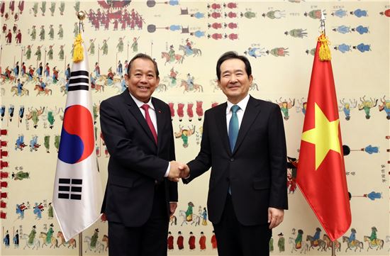 정세균, 베트남 수석부총리 면담 "전략적 협력동반자 관계로 성장해야"