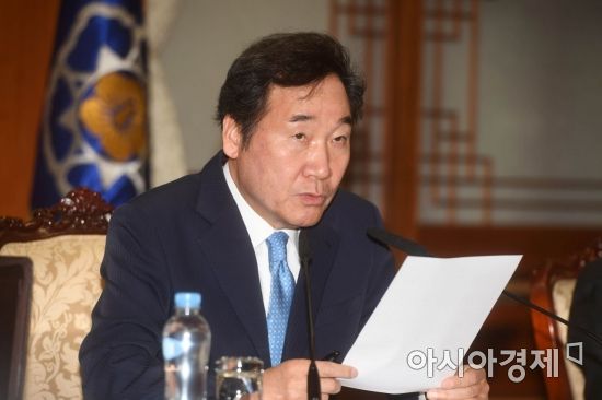 이낙연 국무총리가 5일 서울 종로구 정부서울청사에서 열린 국정현안점검조정회의에서 모두발언을 하고 있다. /문호남 기자 munonam@