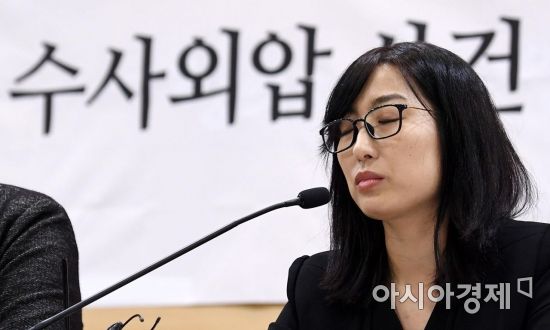 강원랜드 채용비리 수사 관련 외압 의혹을 폭로한 안미현 검사가 지난 15일 서울 서초구 변호사 교육문화회관에서 기자회견을 열고 그간 진행된 수사에 대한 입장과 의견을 제시하고 있다./김현민 기자 kimhyun81@