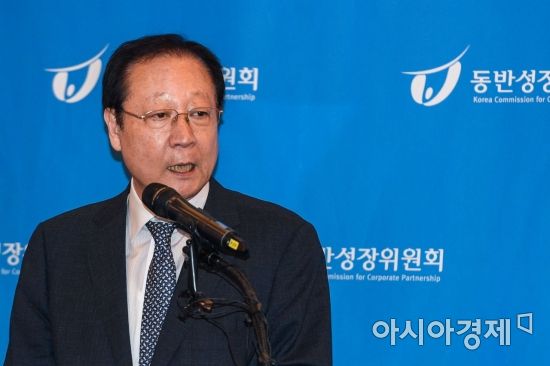 권기홍 동반성장위원회 위원장이 27일 서울 서초구 팔래스호텔에서 열린 '재51차 동반성장위원회 기자간담회'에 참석해 회의결과를 발표하고 있다./강진형 기자aymsdream@