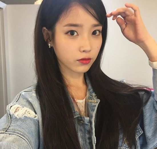 ▲ ‘나의 아저씨’에서 열연을 했던 아이유의 과거 SNS 사진이 화제다. © 아이유 인스타그램