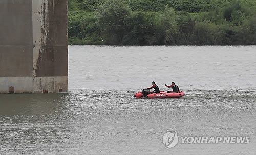 '양예원 사건' 스튜디오 실장 수색작업하는 소방대원