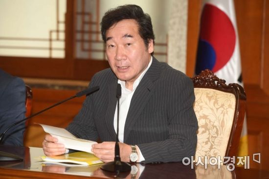 이낙연 국무총리가 12일 서울 종로구 정부서울청사에서 열린 국정현안점검조정회의에서 모두발언을 하고 있다. /문호남 기자 munonam@