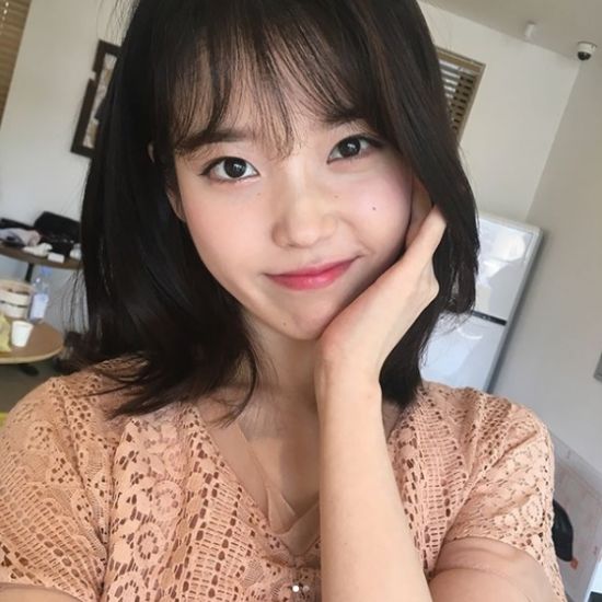 ▲ 가수 ‘아이유’ SNS 사진이 화제다. © 아이유 인스타그램