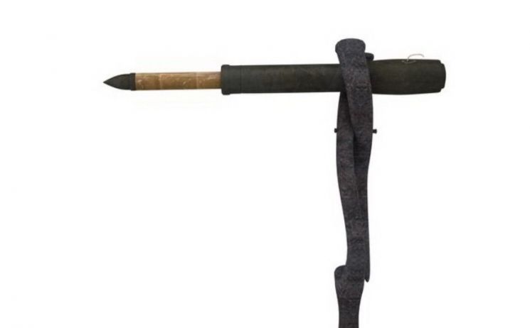 총알인 차세전과 자루인 철흠자까지 모두 갖춰 발사 준비가 완료된 세총통의 모습. 세총통은 15세기 기병용 권총으로 개발된 무기로 시대를 앞섰던 무기로 평가되고 있다.(사진=두산백과)