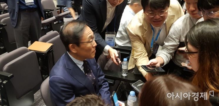 '반도체 고점론'에 김기남 삼성전자 대표 "하반기까지 업황 변화 없다"