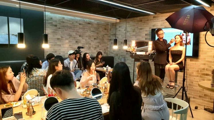 신라免, 韓中 황금연휴 잡아라…왕홍 초청에 푸짐한 경품
