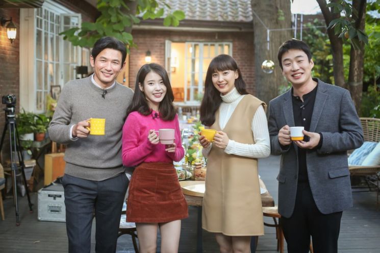 동서식품, 맥심 모카골드 TV광고…아이유·황정민·이나영·안재홍 출동