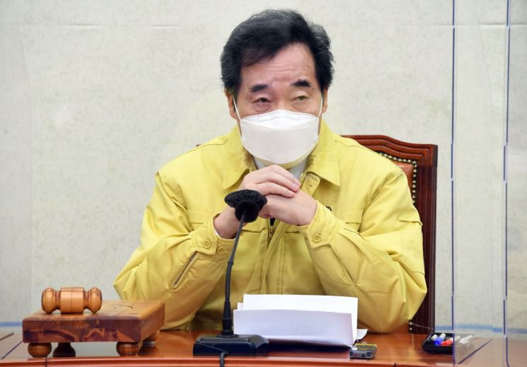 Lee Nak-yeon, representante del Partido Demócrata, escucha los comentarios de los máximos miembros en la reunión del Consejo Supremo celebrada en la Asamblea Nacional el día 11. / Foto = Noticias de Yonhap