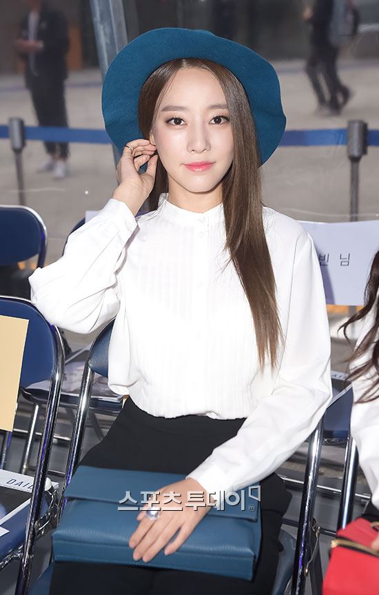 오늘자 패션위크 레인보우 김재경,고우리,조현영 | 인스티즈