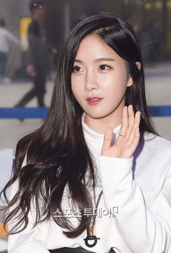 오늘자 패션위크 레인보우 김재경,고우리,조현영 | 인스티즈