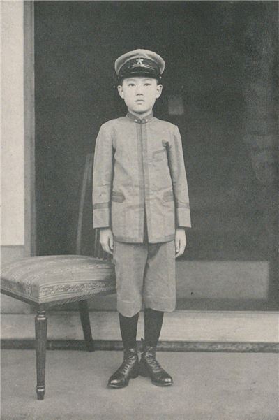 1922년, 일본에 강제 유학되던 시절 모습(사진=위키피디아)