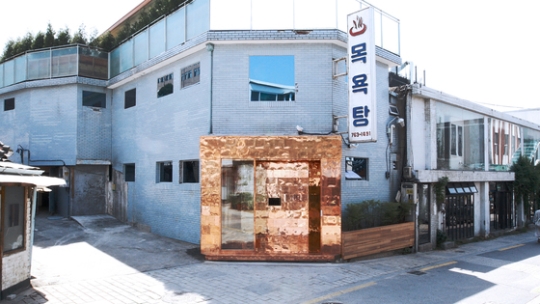 유명 안경 브랜드 매장이 된 중앙탕. 사진=젠틀몬스터 제공