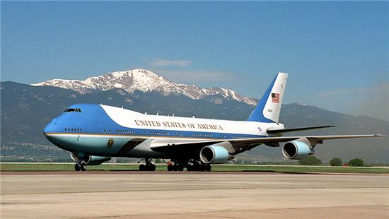 에어포스원(Air Force One)은 미국 대통령의 전용기를 지칭하는 항공 교통 관제 호출 부호로, 정식 명칭은 VC-25A 이다. 사진 = whitehouse