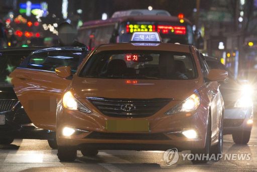   A taxi that runs near Gangnam station in Seoul. Photo = Yonhap News 