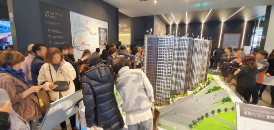 "수도권 공공택지, 분양 늦출수록 손해"…HUG, 보증료 깎아 공급 속도전