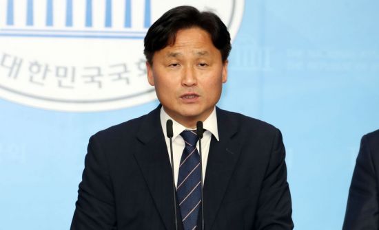 김영진, 정성호에게 언성 높인 김용민에 쓴소리…"그렇게까지 할 필요 있나"