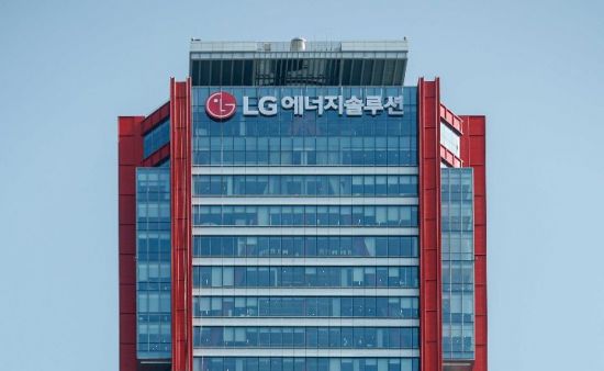 "LG에너지솔루션, 3Q 실적 무난하지만 낙관 힘들어"[클릭 e종목]