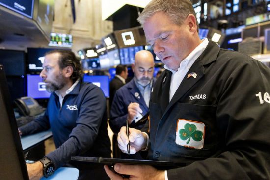 [굿모닝 증시]연휴 앞둔 韓증시, AI 버블론·강달러 부담 이겨낼까