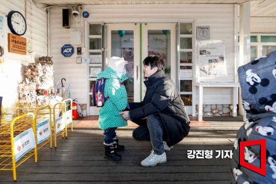 육아휴직자 3명 중 1명은 아빠…5년새 2.5배로 '껑충'