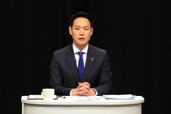 與원내지도부, 정책수석에 김한규…소통수석에는 전용기