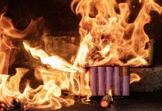 전기차 열 폭주 '덮개'로 막으려면…"2000억 재정지원 필요"