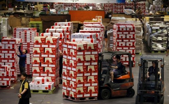 "비싸서 안사먹을래" 한가위 과일 소비 '주춤'…가격은 떨어진다