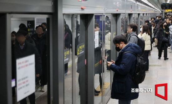 '안전 위협'하는 서울지하철 내부 갈등…손 놓은 서울시