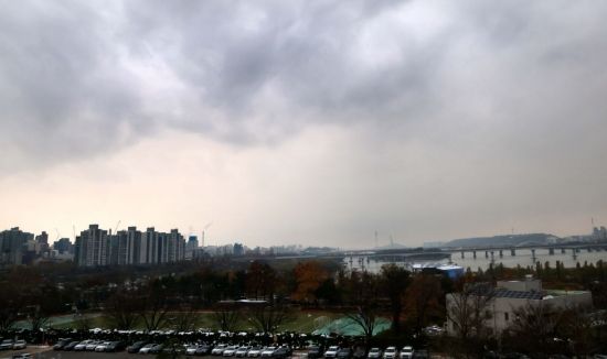 [날씨]일요일 중부 구름 많고 강원 비·눈