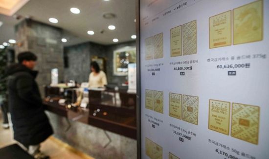 "돈 놀리면 벼락거지"…부동산 막히자 '이것' 쓸어 담았다