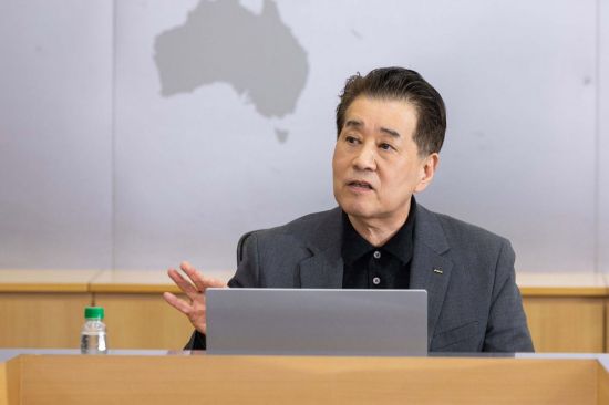 장인화 회장 "기술 혁신이 미래 열쇠"…포스코포럼서 전략 논의