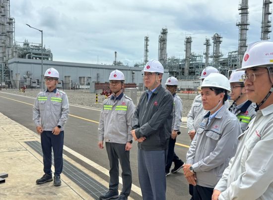 롯데케미칼, 인도네시아 투자 '발목'…8400억원 보증 연장