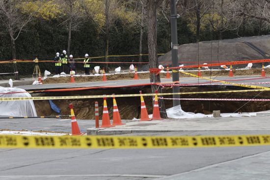 국토부, 명일동 지반침하 사고 조사 기간 11월말까지 연장