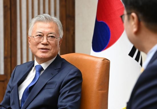 '뇌물 혐의' 文측 "검찰, 트럭기소"…국민참여재판 여부 3월 결정