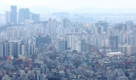 "거주증명하게 재직증명서 내라"…국토부, '토허제' 허가지침 손질 검토[부동산AtoZ]