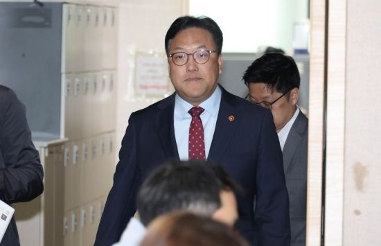 임기 마친 김병환 금융위원장, 이임식 없이 조용히 퇴장