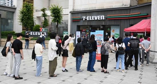 세븐일레븐, 2년 연속 희망퇴직 단행…"인력구조 밸런스 필요"