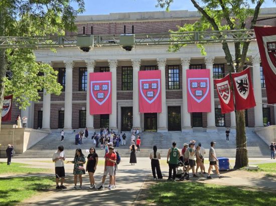 '하버드대 1→3위' 흔들리는 美대학…中 '톱10 중 7곳' 싹쓸이