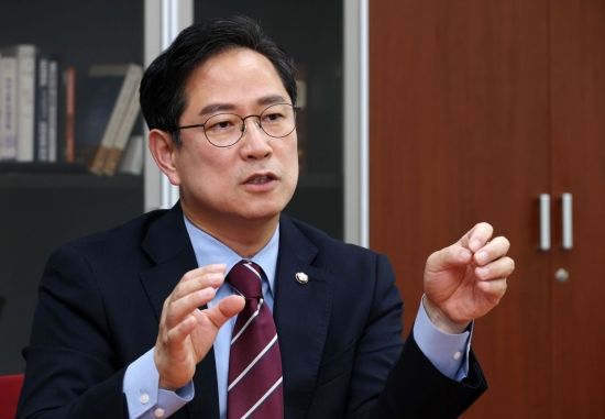 박수영 "이혜훈 세 아들, 직장 다니기 전에 무슨 돈으로 증여세 냈나"