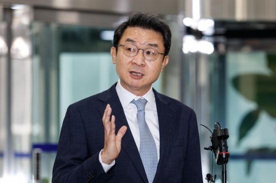 이억원 금융위원장 "생산적 금융으로 대전환 추진한다"