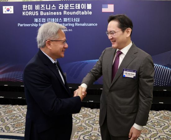 젠슨 황, 이달 말 방한…삼성·SK 파트너십 확장 기대