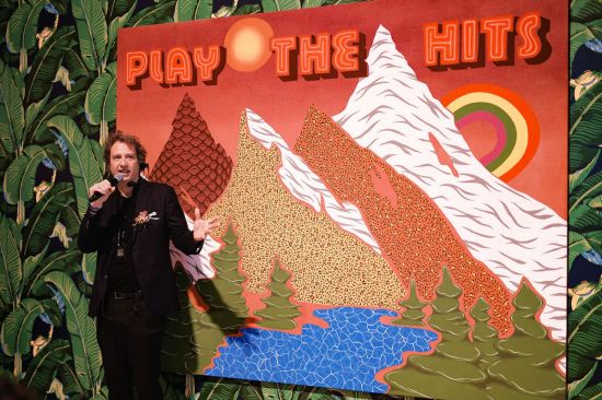 [르포]약물 중독 이겨낸 팝아트 블루칩…'치유와 희망' 한국서 첫 개인전