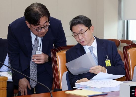 이억원, 국장 아닌 미장 집중투자 지적에 "시장 경험위해"