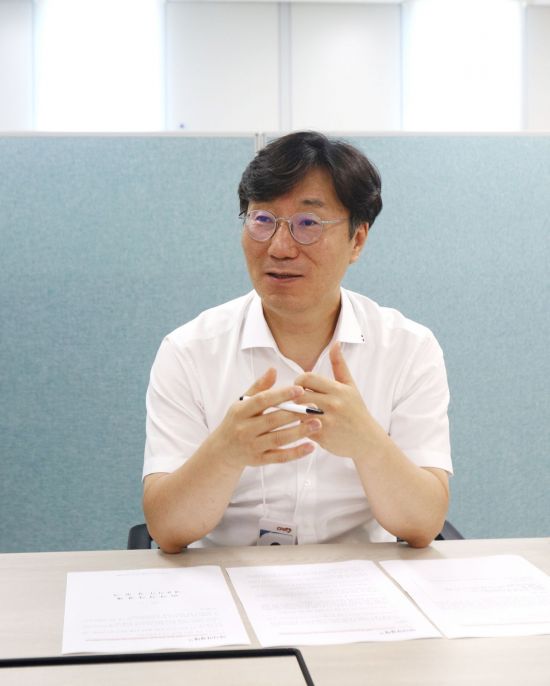 [中 휴머노이드 생태계 대해부]⑧"휴머노이드, 옛날 반도체 산업 닮았다…정부·기업 결단 없인 생존불가"